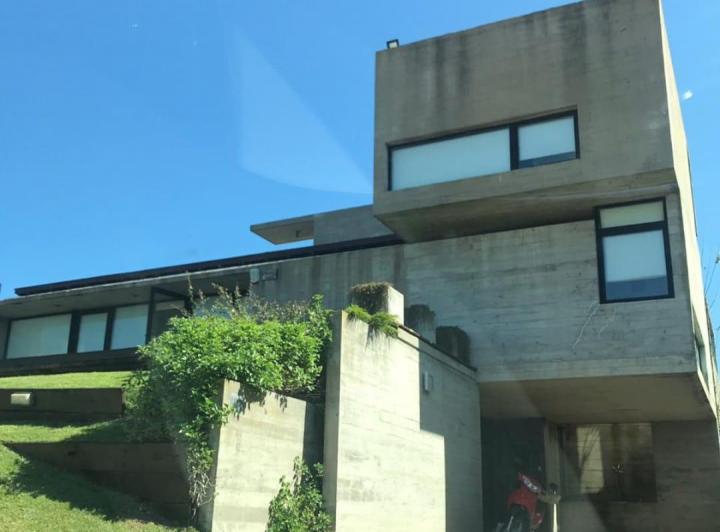 Casa · 180m² · 6 Ambientes · 1 Cochera