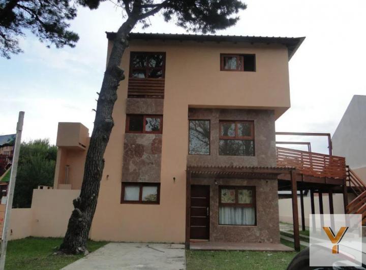 Casa · 80m² · 4 Ambientes · 1 Cochera