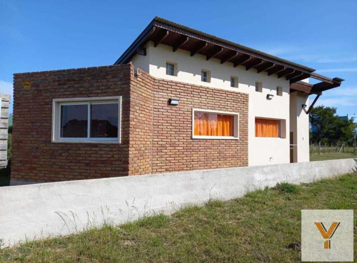 Casa · 75m² · 3 Ambientes · 2 Cocheras