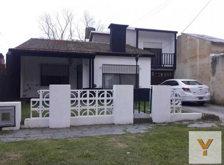 Casa · 220m² · 7 Ambientes · 2 Cocheras