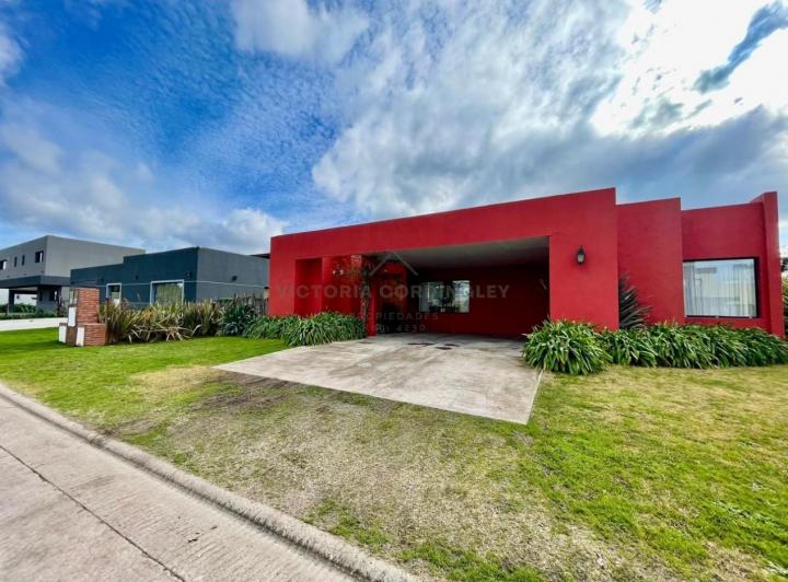 Casa · 154m² · 4 Ambientes · 4 Cocheras