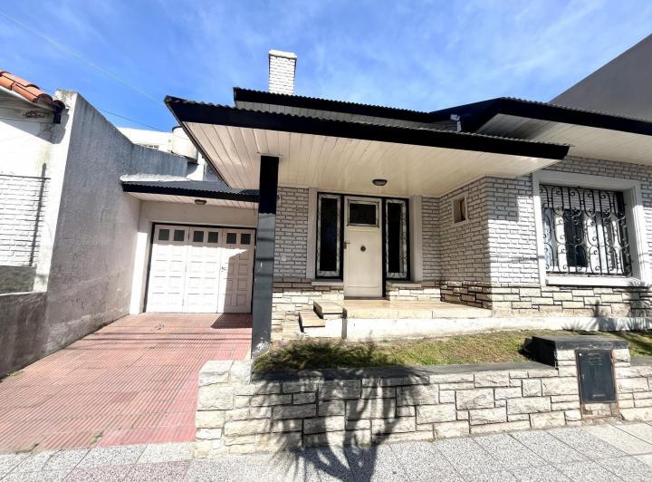 Casa · 169m² · 4 Ambientes · 1 Cochera