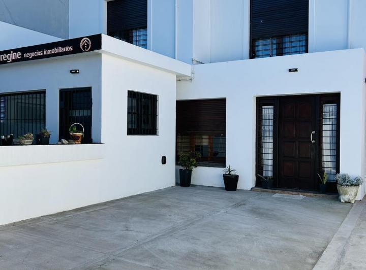 Casa · 200m² · 5 Ambientes · 1 Cochera