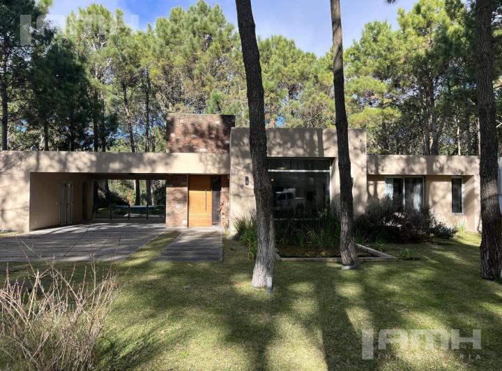 Casa · 168m² · 5 Ambientes · 2 Cocheras