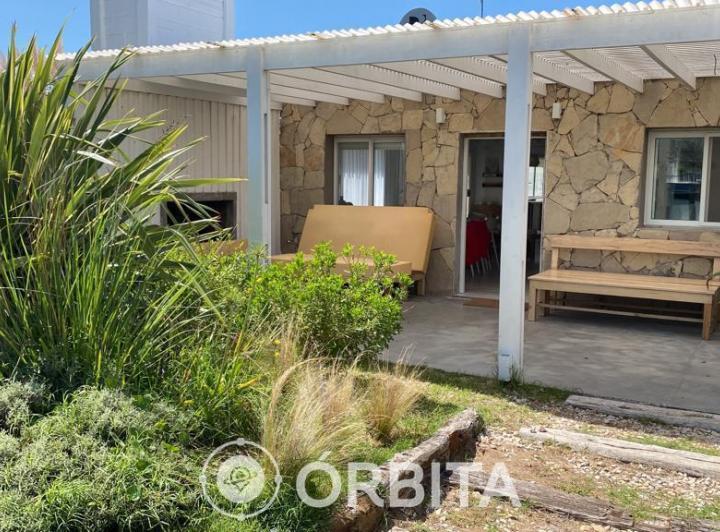 Casa · 116m² · 5 Ambientes · 2 Cocheras