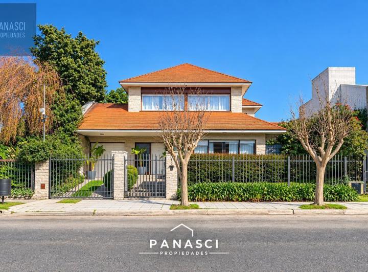 Casa · 317m² · 6 Ambientes