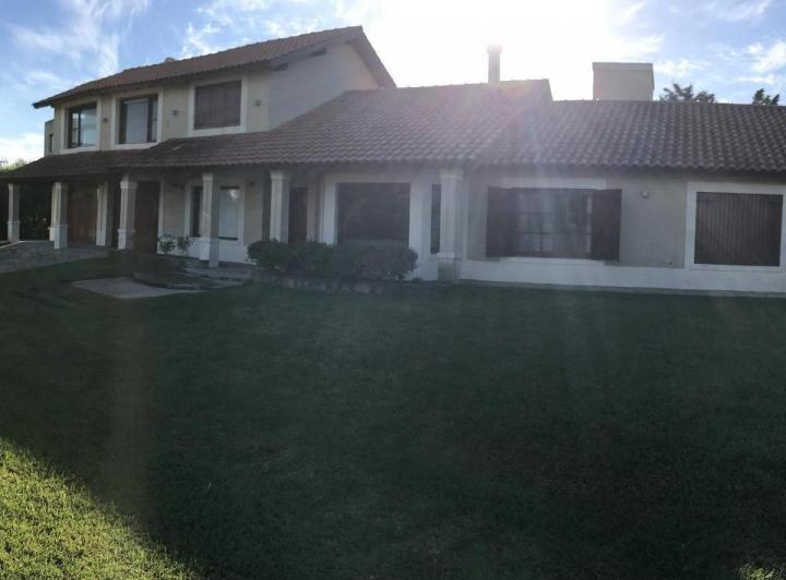 Casa · 308m² · 5 Ambientes · 1 Cochera