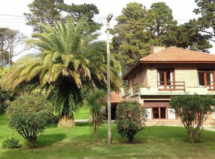 Casa · 220m² · 5 Ambientes · 1 Cochera