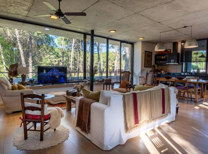 Casa · 265m² · 5 Ambientes · 2 Cocheras