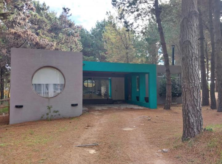 Casa · 250m² · 4 Ambientes · 2 Cocheras