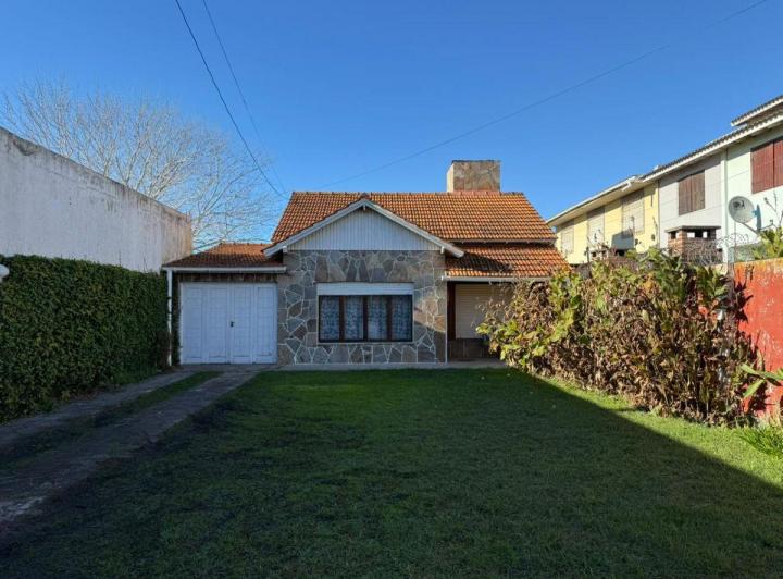 Casa · 102m² · 4 Ambientes · 1 Cochera