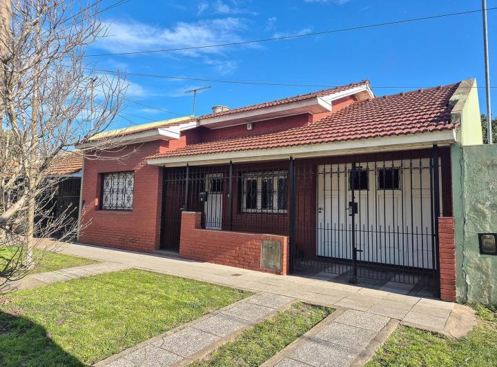 Casa · 140m² · 3 Ambientes · 1 Cochera