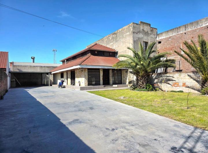 Casa · 140m² · 4 Ambientes · 10 Cocheras