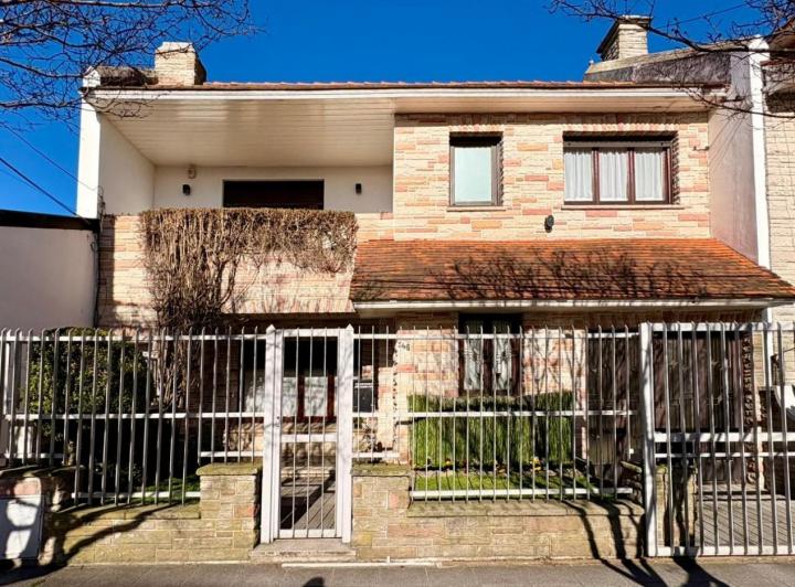Casa · 170m² · 5 Ambientes · 1 Cochera