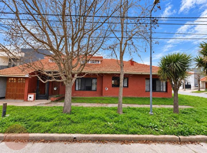 Casa · 171m² · 5 Ambientes · 1 Cochera