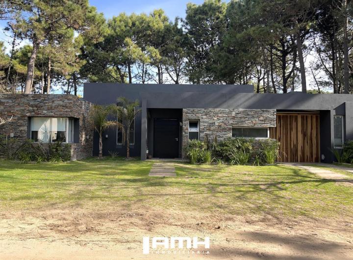 Casa · 192m² · 4 Ambientes · 1 Cochera