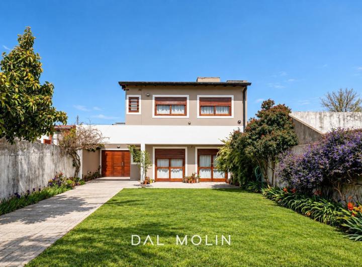 Casa · 136m² · 3 Ambientes · 4 Cocheras