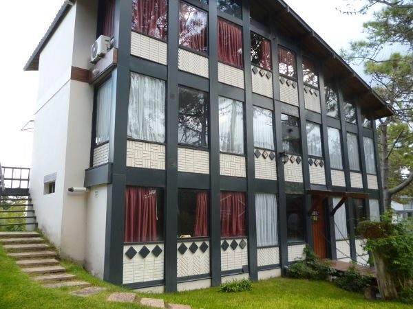 Casa · 276m² · 5 Ambientes · 1 Cochera