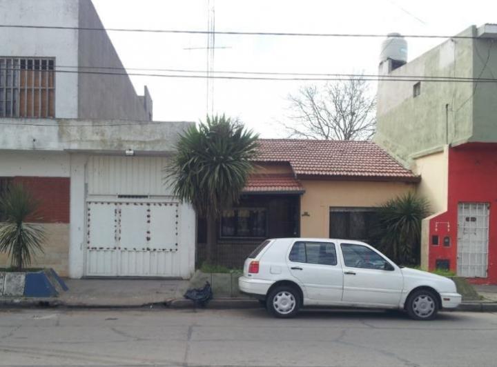 Casa · 220m² · 3 Ambientes · 2 Cocheras