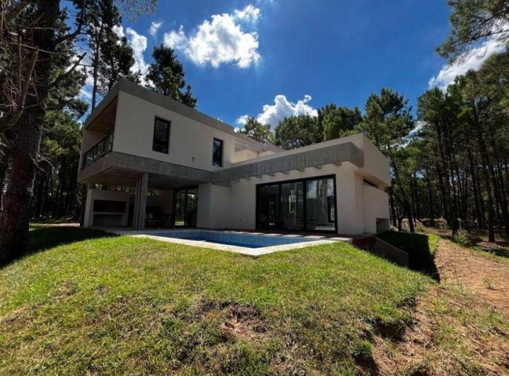 Casa · 177m² · 4 Ambientes · 1 Cochera