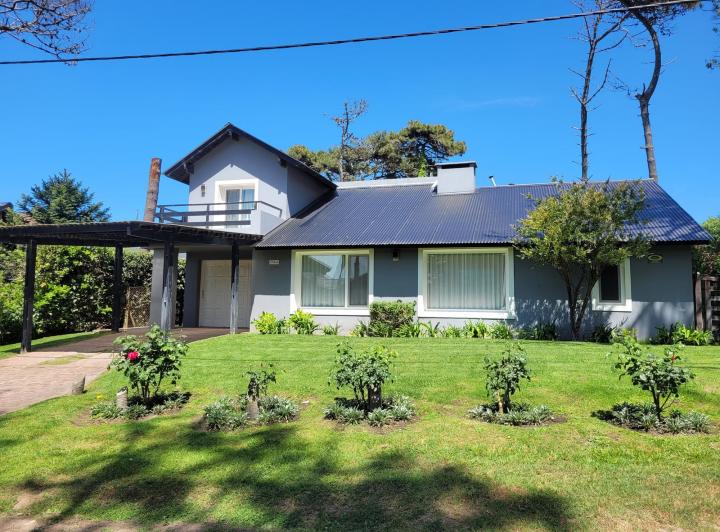 Casa · 190m² · 4 Dormitorios · 1 Cochera