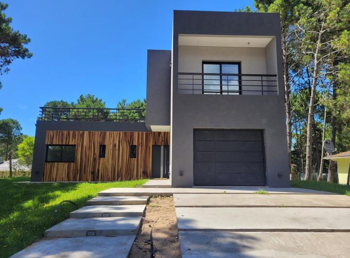 Casa · 232m² · 4 Dormitorios · 1 Cochera