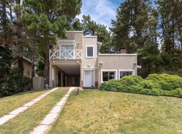 Casa · 190m² · 5 Ambientes · 1 Cochera