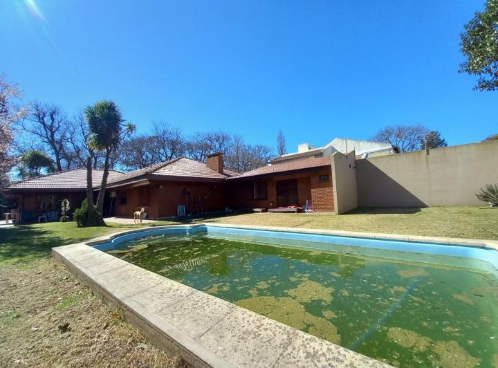Casa · 360m² · 5 Ambientes · 1 Cochera