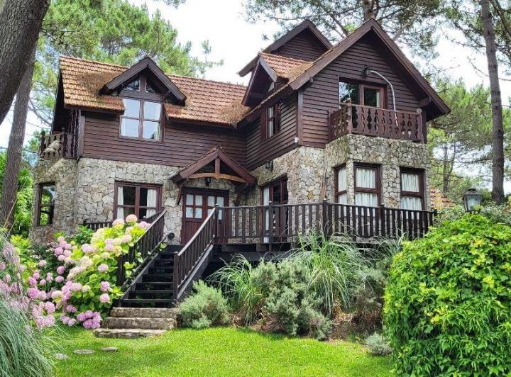 Casa · 160m² · 4 Ambientes · 1 Cochera