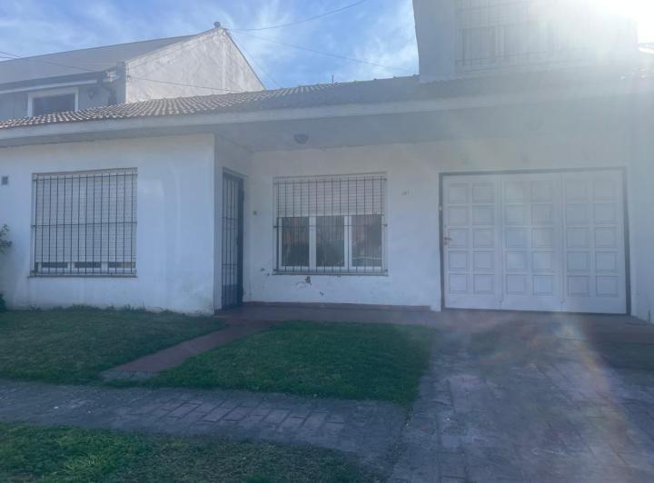 Casa · 90m² · 2 Dormitorios · 1 Cochera