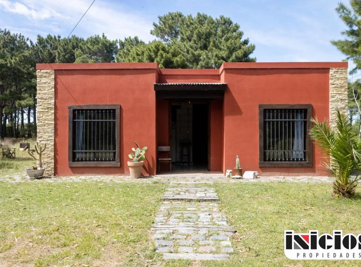 Casa · 100m² · 4 Ambientes · 1 Cochera