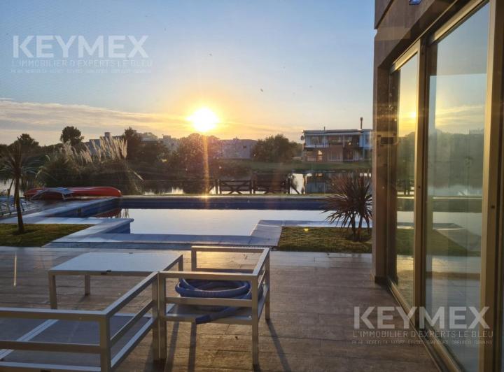 Casa · 290m² · 5 Ambientes · 2 Cocheras