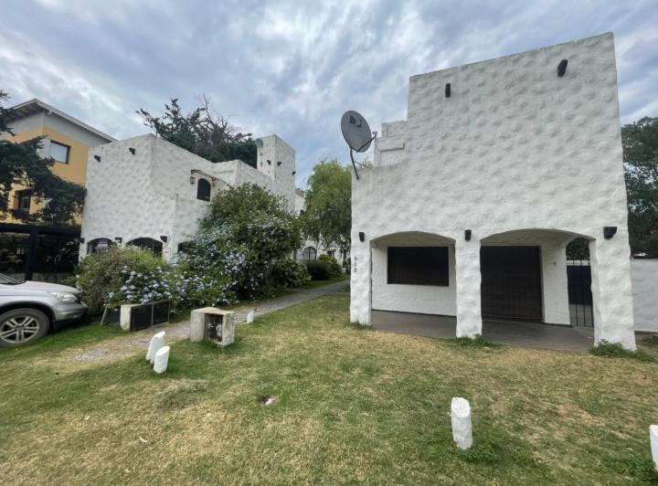 Casa · 85m² · 3 Ambientes · 1 Cochera