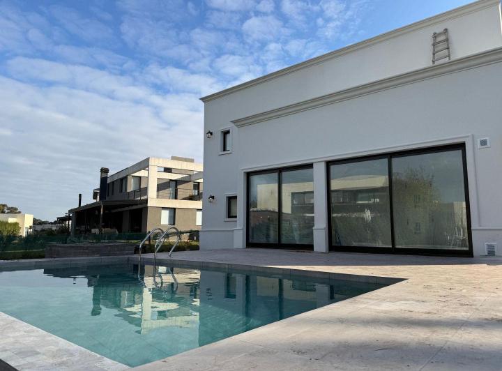 Casa · 280m² · 5 Ambientes