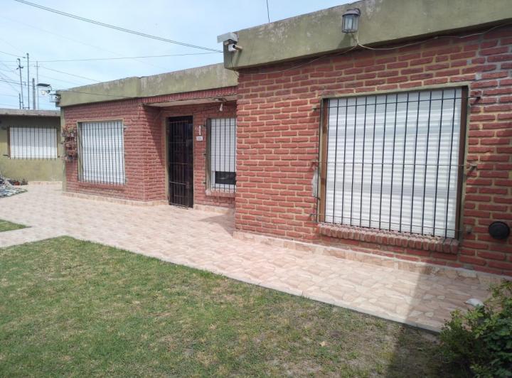 Casa · 124m² · 4 Dormitorios · 2 Cocheras