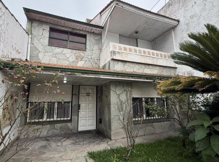 Casa · 400m² · 5 Ambientes · 1 Cochera