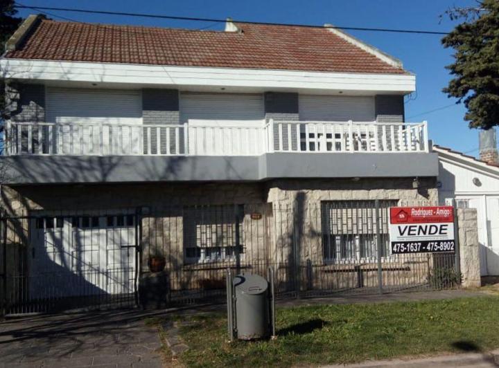 Casa · 250m² · 5 Ambientes · 2 Cocheras