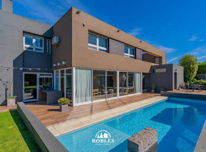 Casa · 430m² · 6 Ambientes