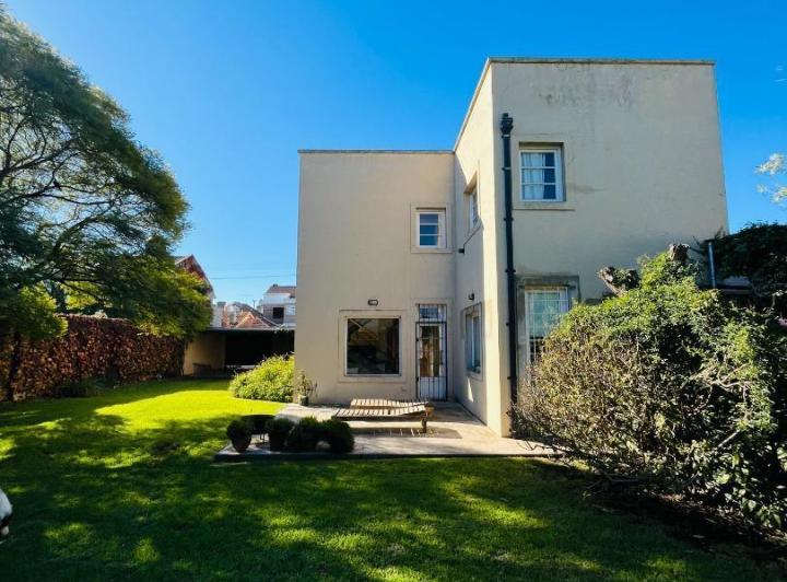 Casa · 257m² · 4 Ambientes · 2 Cocheras