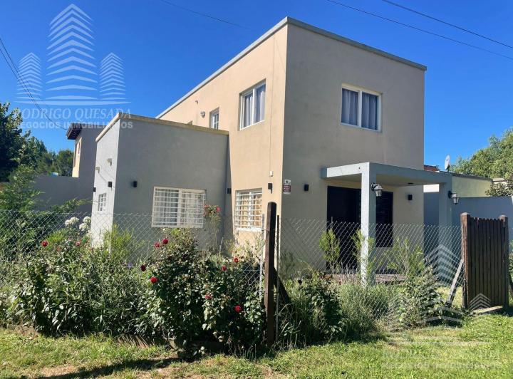Casa · 121m² · 5 Ambientes · 2 Cocheras