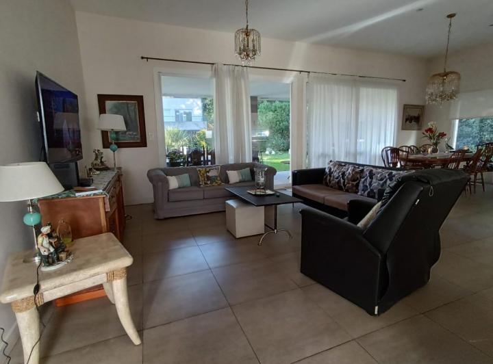Casa · 172m² · 4 Ambientes · 2 Cocheras
