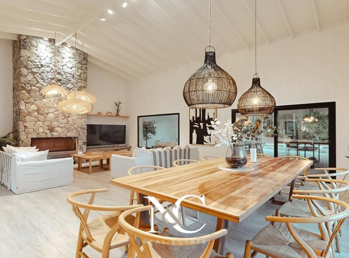 Casa · 228m² · 6 Ambientes · 1 Cochera