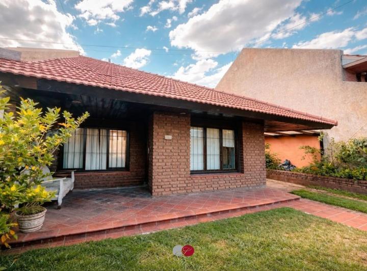 Casa · 206m² · 4 Ambientes · 1 Cochera