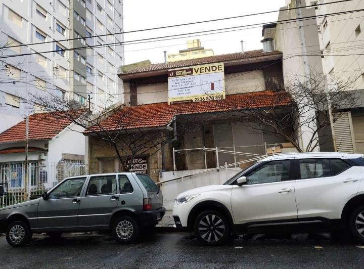 Casa · 375m² · 6 Ambientes · 1 Cochera