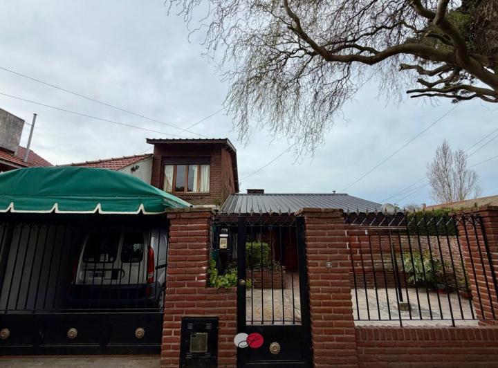 Casa · 179m² · 5 Ambientes · 2 Cocheras