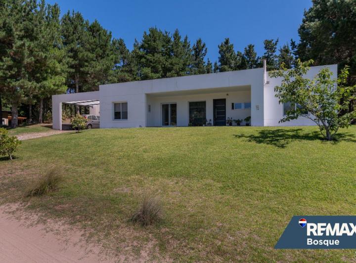 Casa · 128m² · 4 Ambientes · 2 Cocheras