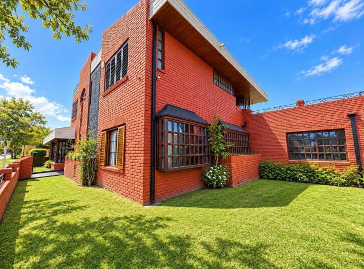 Casa · 270m² · 5 Ambientes · 2 Cocheras