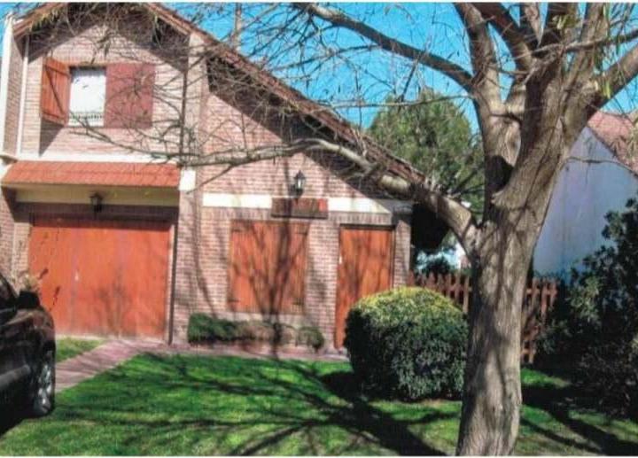 Casa · 130m² · 4 Ambientes · 2 Cocheras
