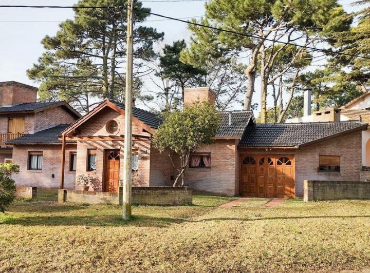 Casa · 107m² · 4 Ambientes · 1 Cochera