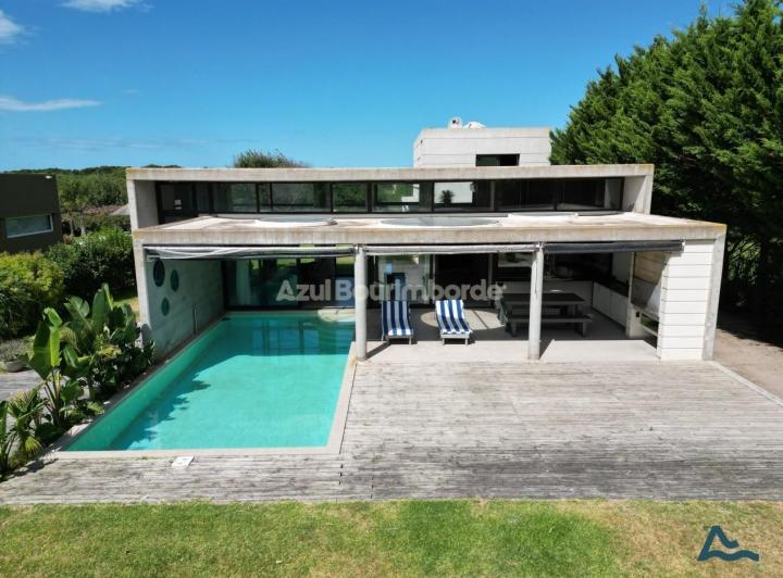 Casa · 290m² · 4 Ambientes · 1 Cochera